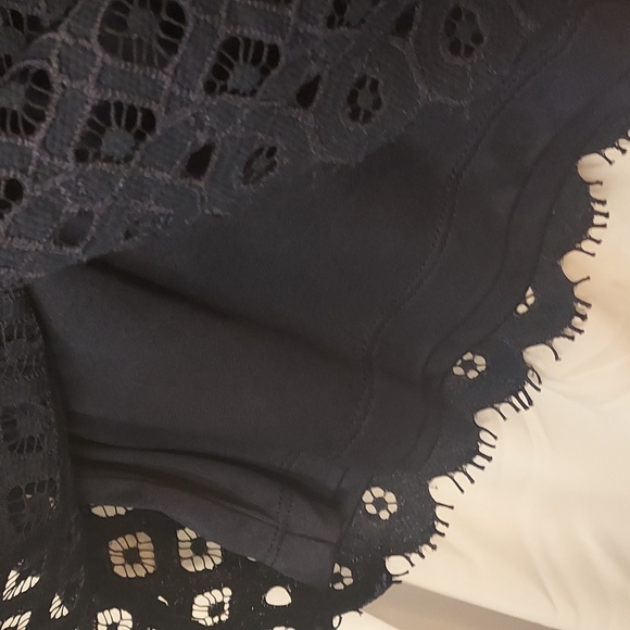 LAUNDRY Open Weave Crochet Top - Picture 4 of 7